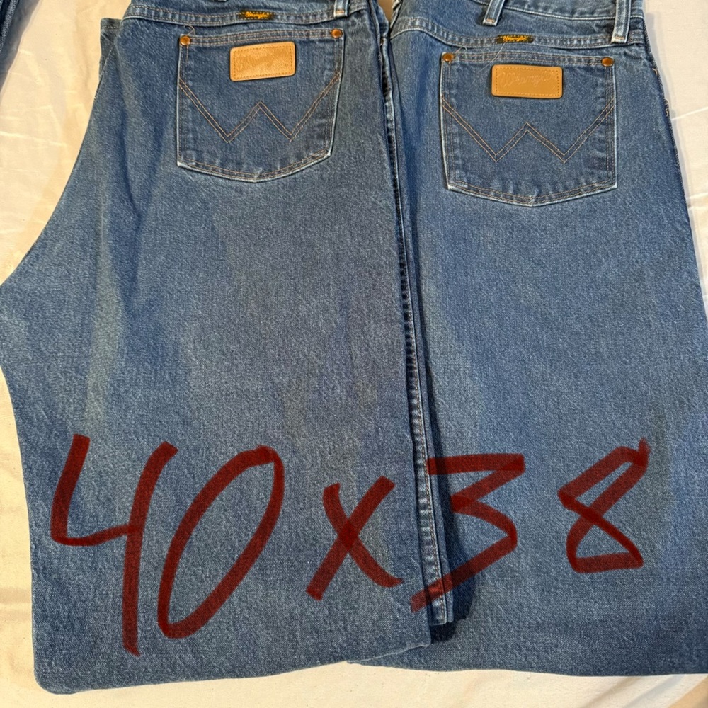 Wrangler Relaxed Fit Blue Jeans